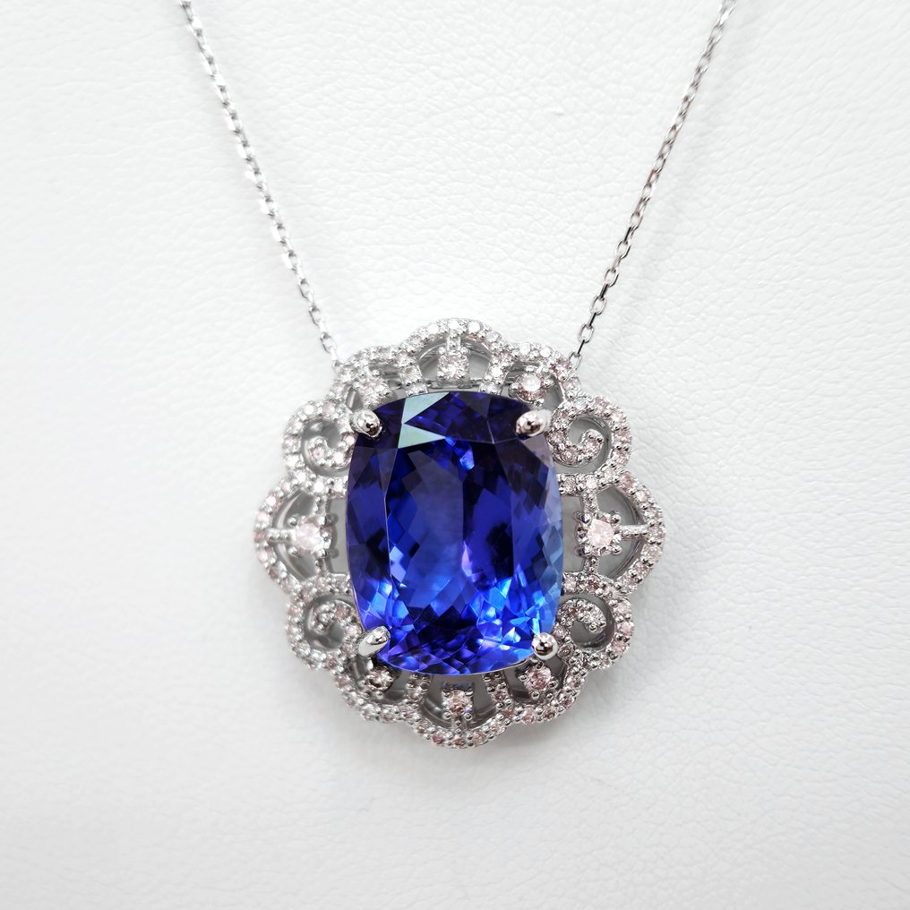 Necklace with pendant - 14 kt. White gold Tanzanite - Diamond #1.1