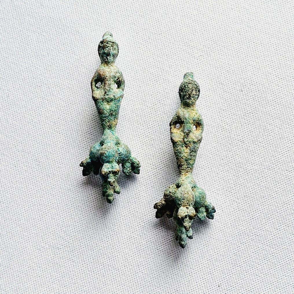 Gandhara Bronze Paar Ohrringe mit Darstellung einer weiblichen Gottheit - 46.1 mm #1.1
