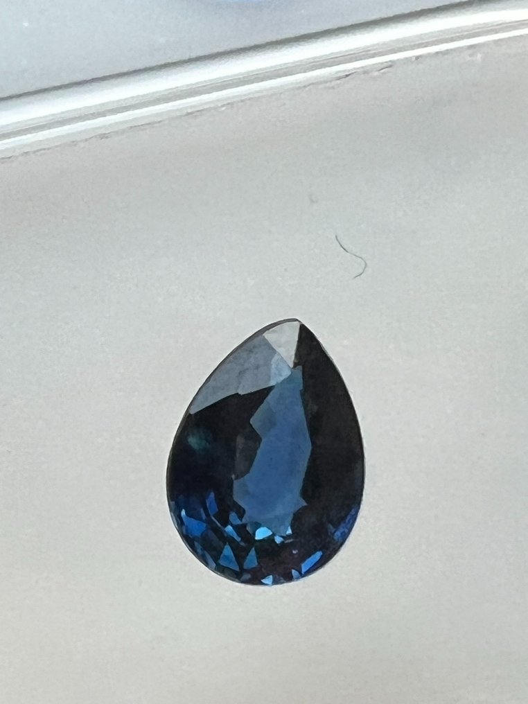 Albastru Safir  - 0.55 ct - ALGT (Laboratorul pentru testarea pietrelor prețioase din Anvers) - Albastru inchis #3.1