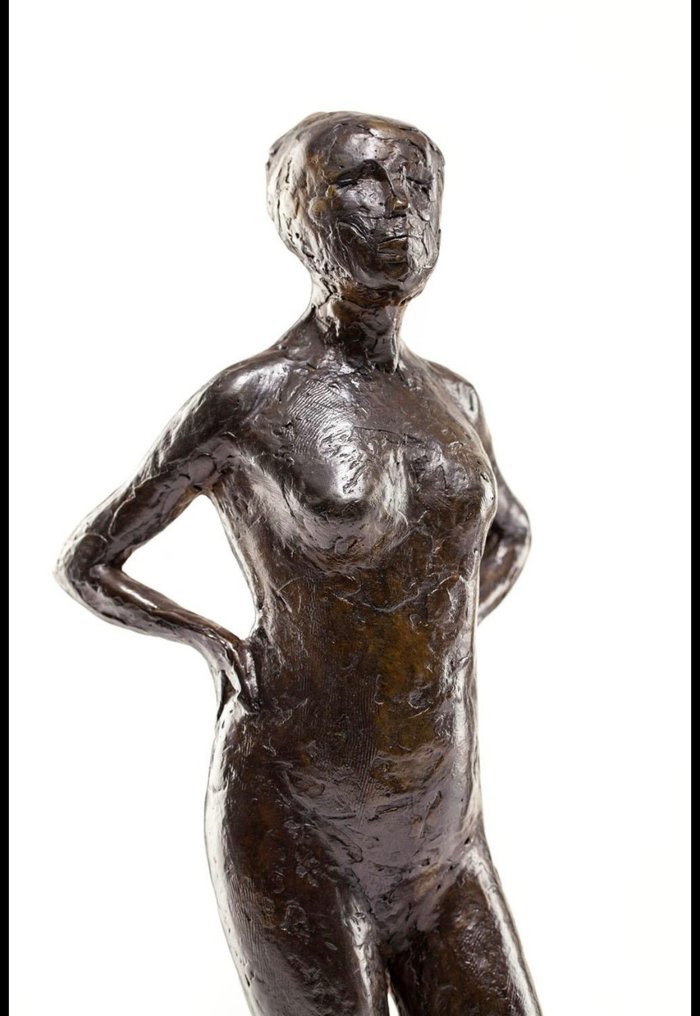 Valsuani - Edgar Degas (1834-1917), after the model of - Veistos, "Danseuse au repos, les mains sur les hanches, la jambe gauche en avant" - 38.6 cm - Patinoitu pronssi - 1998 #1.2