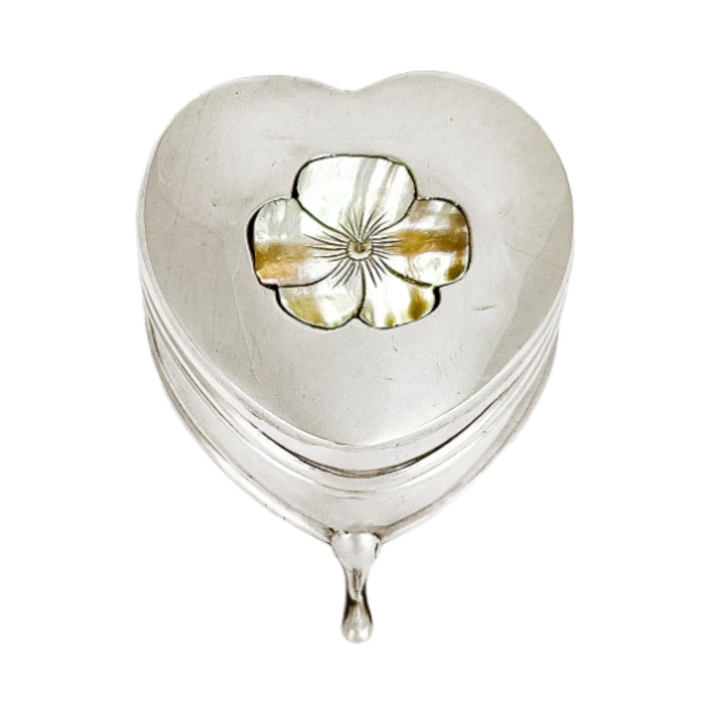 Cornelius Desormeaux Saunders & James Francis Hollings (Frank) Shepherd (1910) Sterling silver heart-shaped ring box with mother-of-pearl flower inlay and silk lining - Jewellery box (1) - .925 silver, Mother of pearl, Silk #1.1