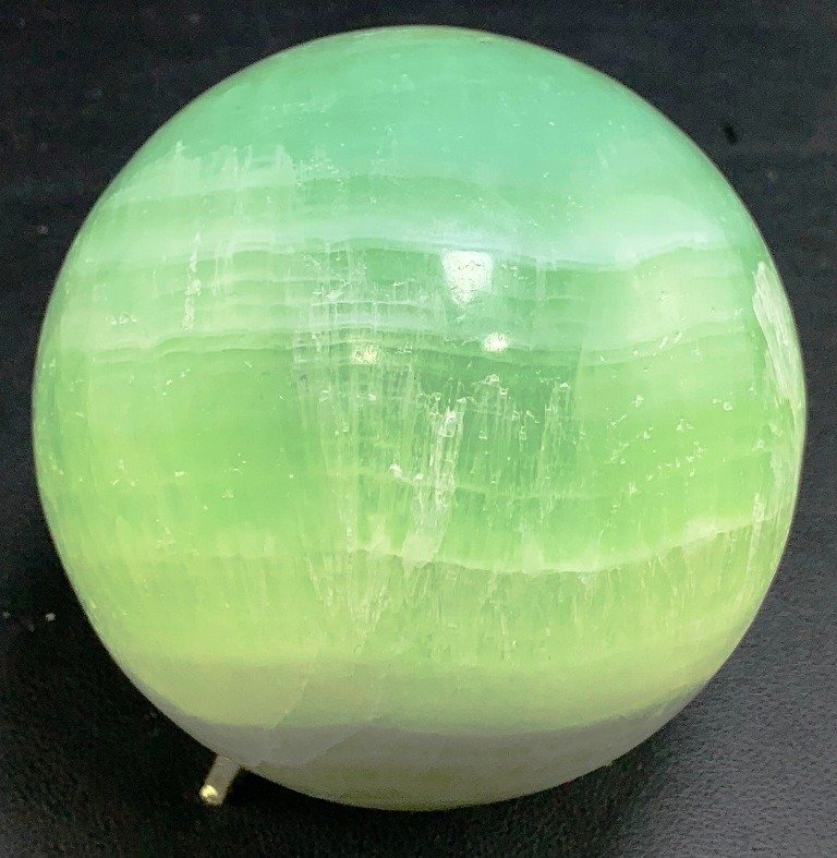 Luonnollinen ainutlaatuinen pistaasinauhainen kalsiitti Healing Sphere - Korkeus: 100 mm - Leveys: 100 mm- 1485 g - (1) #1.1