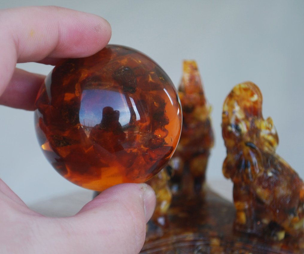 3 elefanți din chihlimbăr baltic ținând o minge de chihlimbăr cu o albină inclusă - Chihlimbar - Meditation - 13 cm - 10 cm (Fără preț de rezervă) #3.2