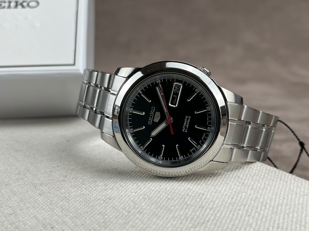 Seiko 5 Automatic Day Date No Reserve Price SNKE53J1 Men 2011 present auction online Catawiki