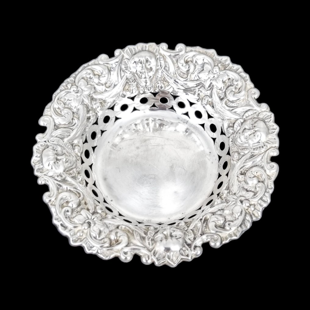 Henry Matthews (1897) - Sterling silver trinket dish with embossed theatre masks / faces - Bombonera - Plata #3.1
