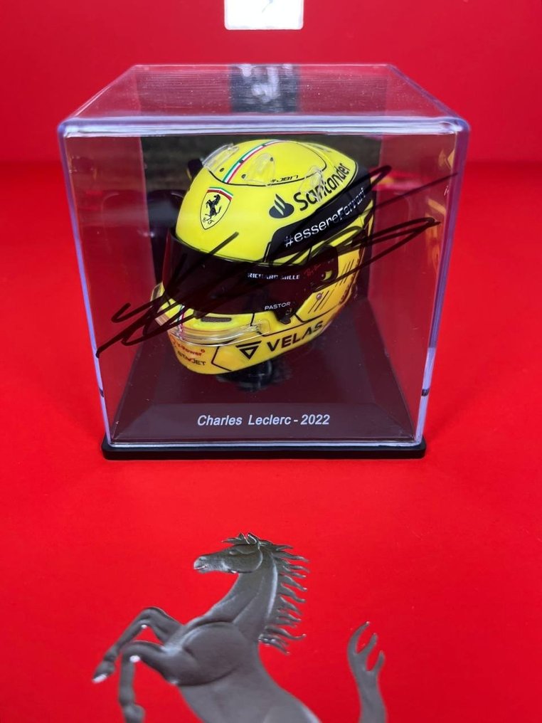 Ferrari Autographed Charles Leclerc Casque échelle 1/5 Catawiki