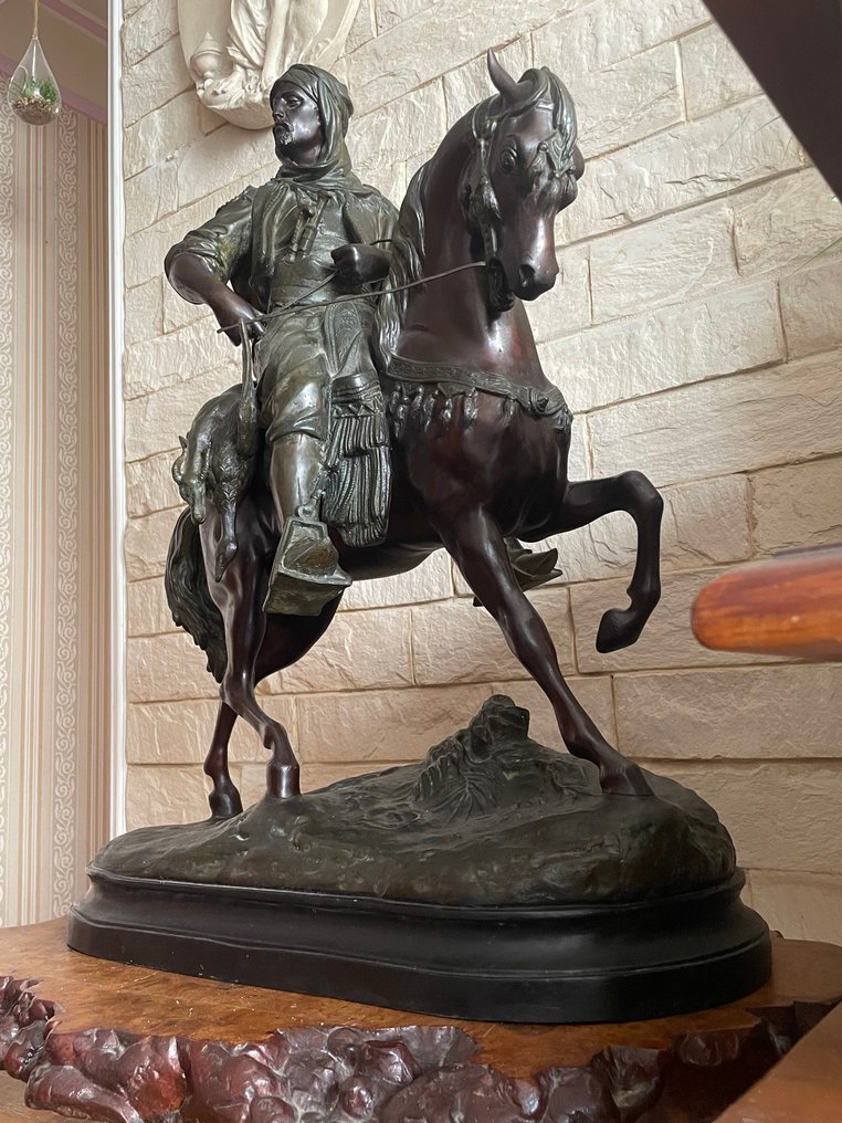 D'après Alfred Barye Fils et Emile Guillemin - Sculpture, Grand Cavalier Maure, Retour De Chasse - 108 cm - Bronze (patiné) #2.1