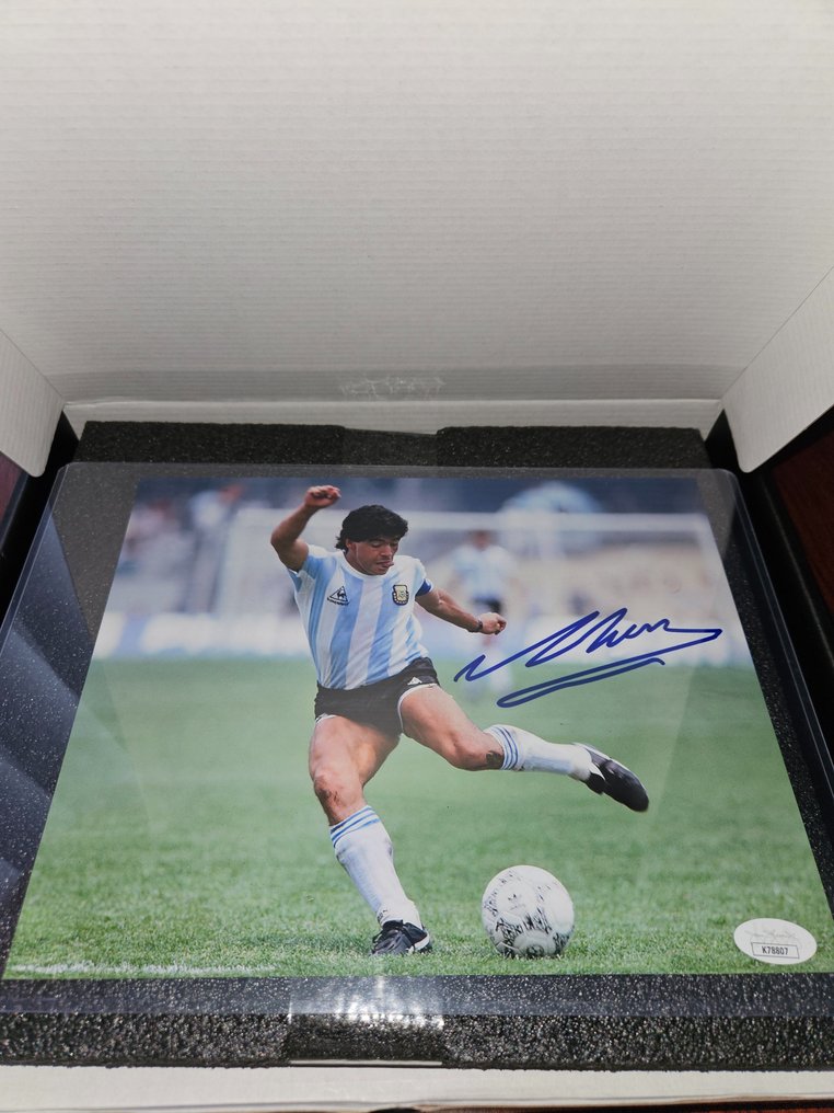 Argentina - Diego Maradona - Gesigneerde foto (20x25cm) JSA Authentieke handtekening (ultieme handtekeningen)  #3.2