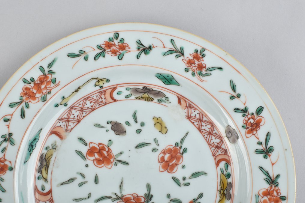Plato - decorated in the famille verte palette with flowers - Porcelana #3.1