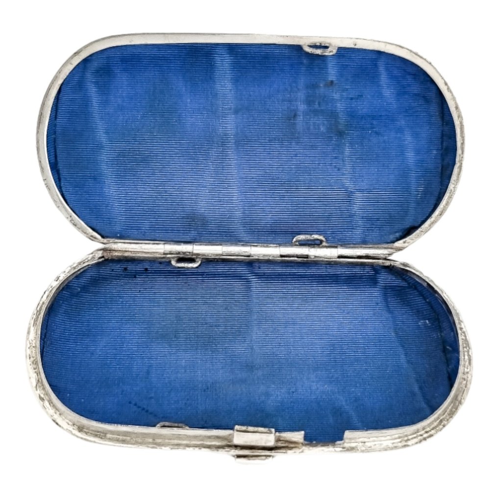 Colen Hewer Cheshire (1881) - Sterling silver cigar case / minaudière purse engraved with fern foliage and lined with blue moiré - Étui à cigares - Argent, Argent 925, Soie #2.1