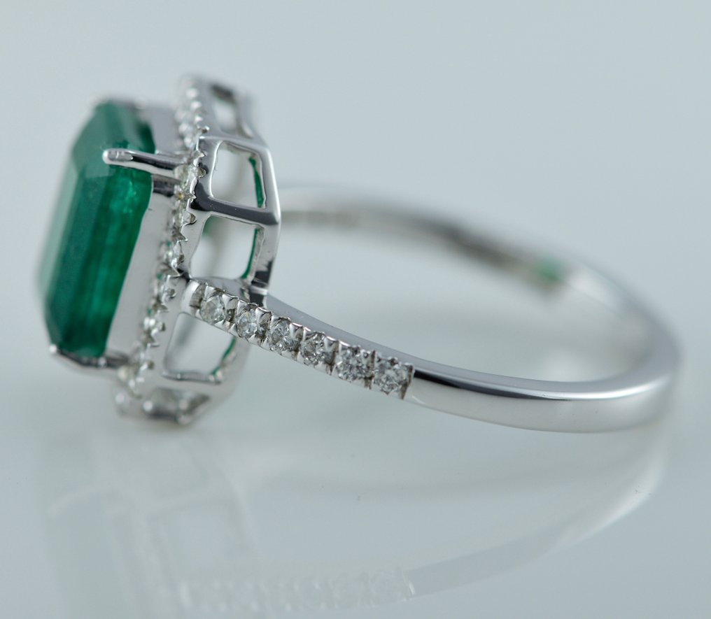 Ring Witgoud -  2.78ct. tw. Smaragd - Diamant - EMERALD GESNEDEN EMERALD RING #2.1