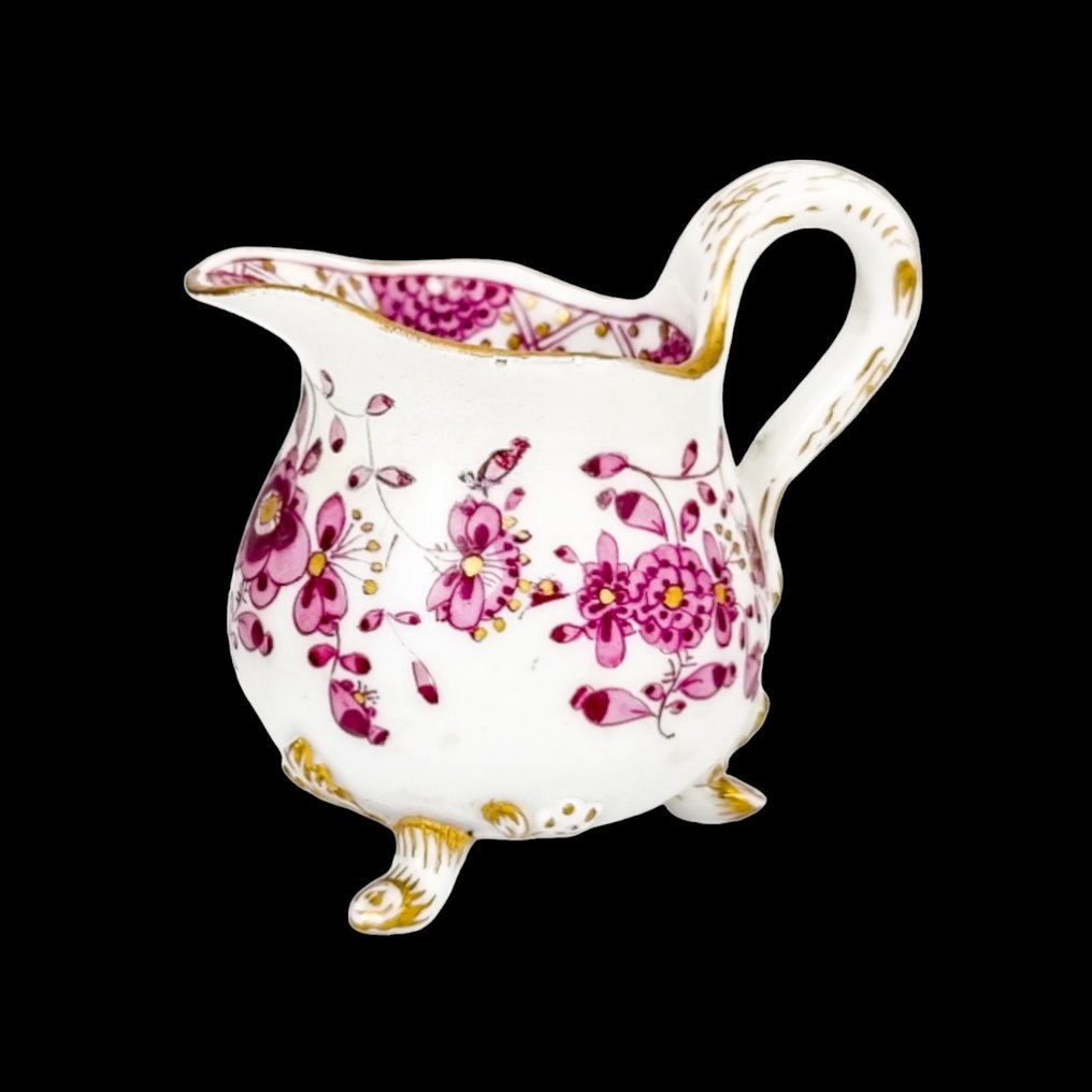 Meissen Small creamer painted with flowers and raised on gilded branch feet - Flødekande (1) - Indian Pink - Emalje, Forgyldning, Porcelæn #1.2