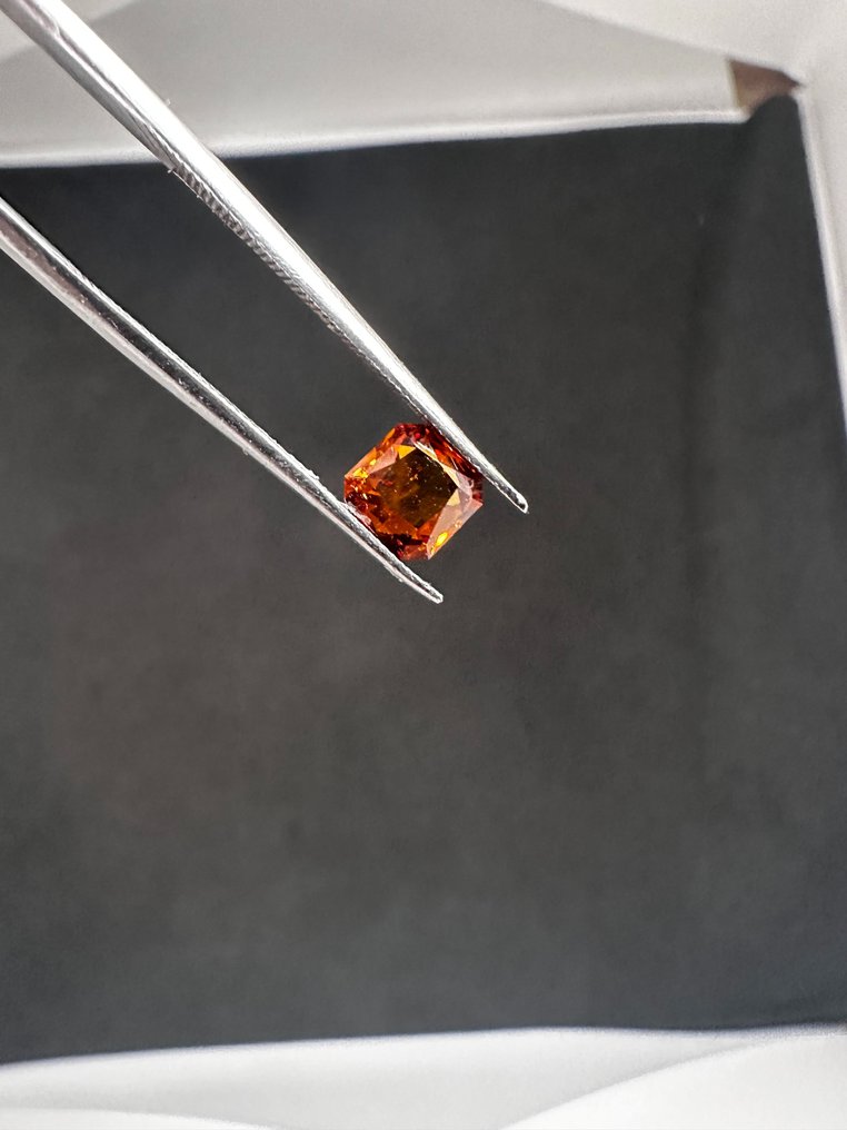 1 pcs Diamant - 0.70 ct - Pătrat, Strălucitor - Fancy Deep Yellowish Brownish Orange - I1 #1.1