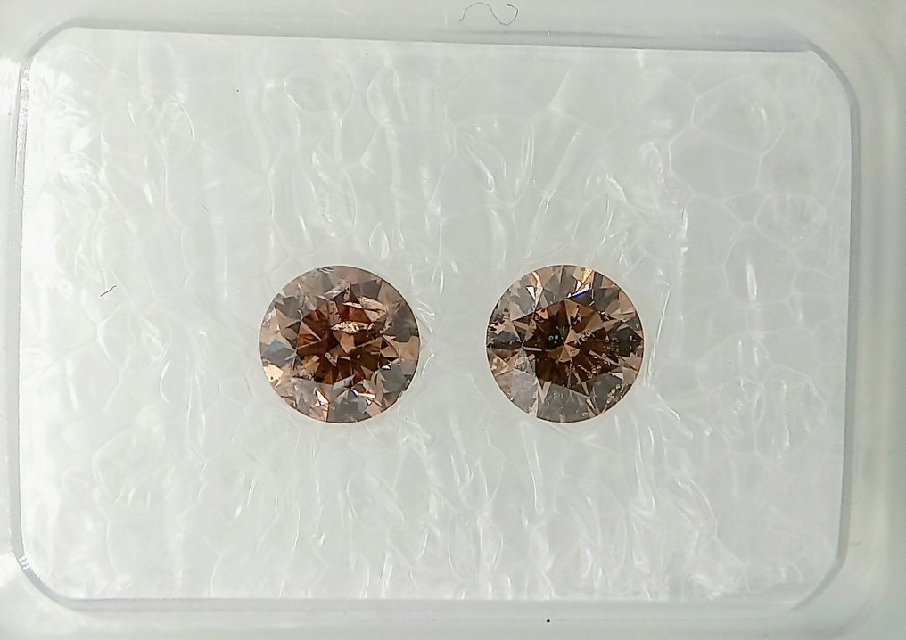 2 pcs Diamonds - 0.68 ct - Brilliant - fancy light pinkish brown - I1 #1.1