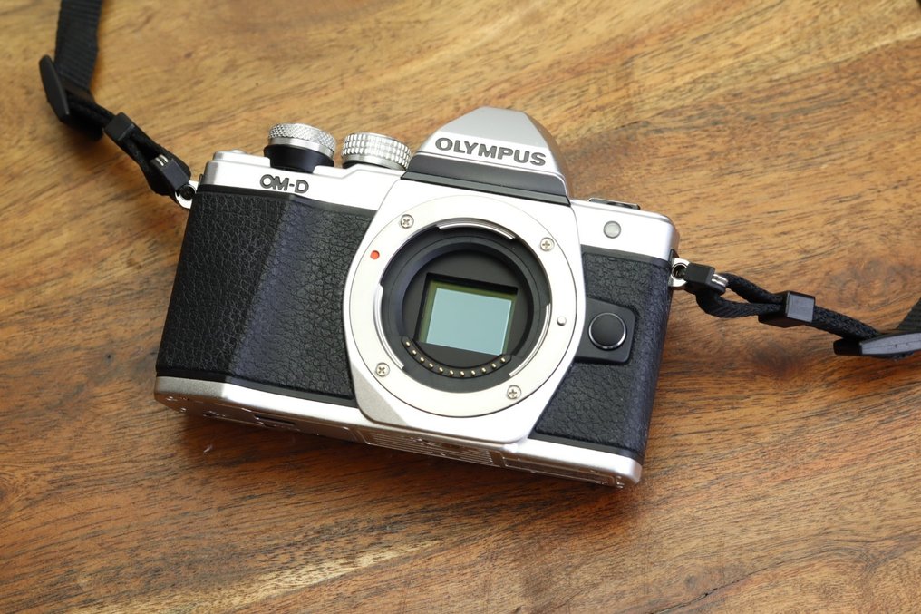 Olympus OMD EM10 Mark II Zilver, Shuttercount 783 , Mark 2, Retro