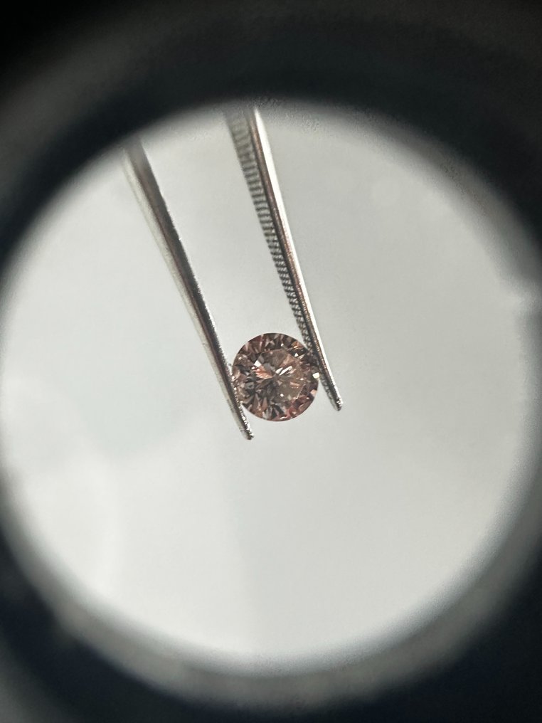 1 pcs Diamant  (Colorat natural)  - 0.87 ct - Rotund - I2 - ALGT (Laboratorul pentru testarea pietrelor prețioase din Anvers) #2.1