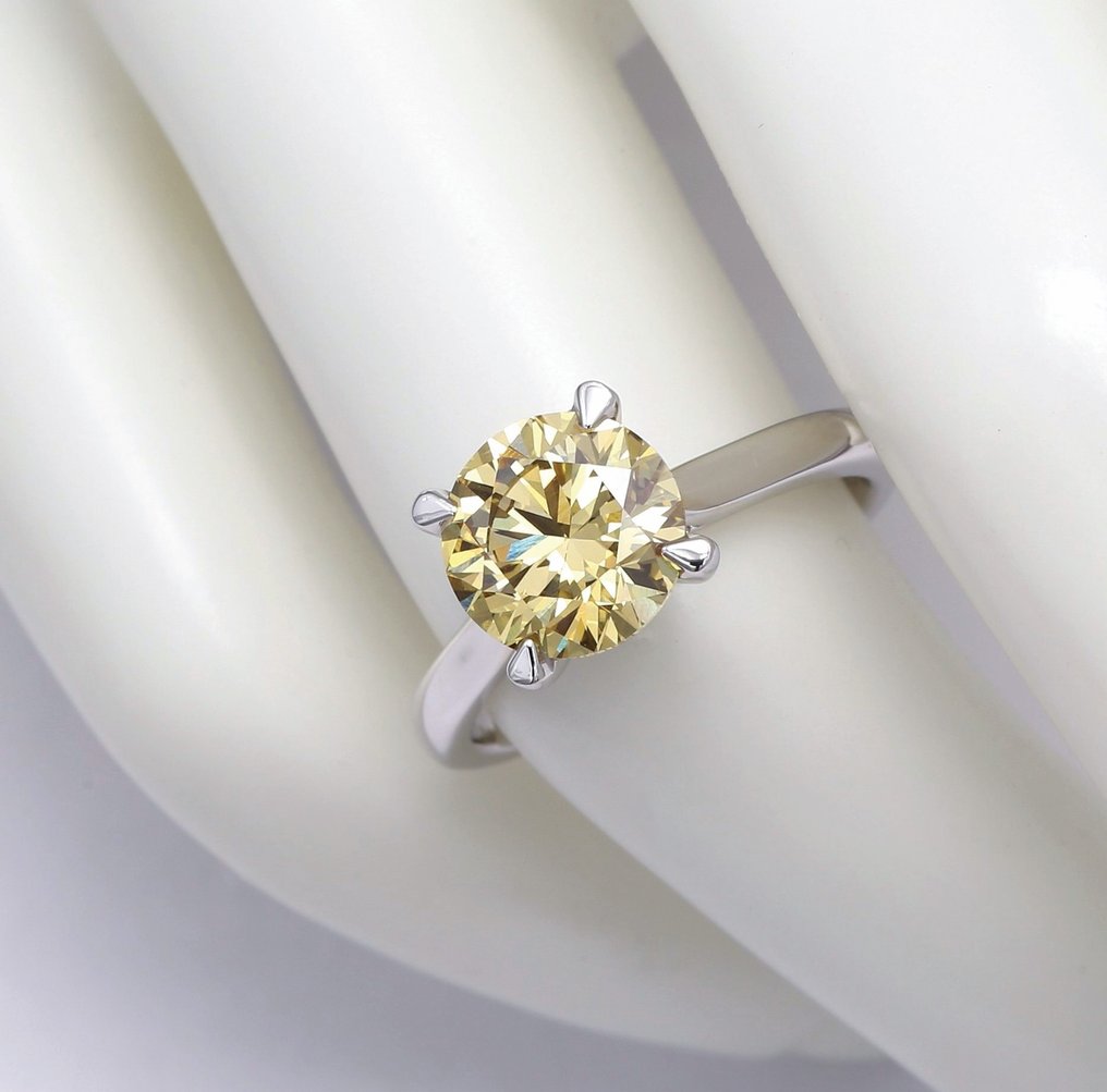 No Reserve Price - Ring - 18 kt. White gold -  2.57ct. tw. Yellow Diamond  (Fancy coloured lab-grown diamond) #1.2
