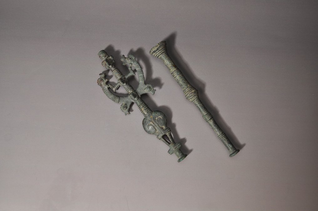 Medio Oriente Bronce Master of Animals remate estándar - 38.5 cm #2.1