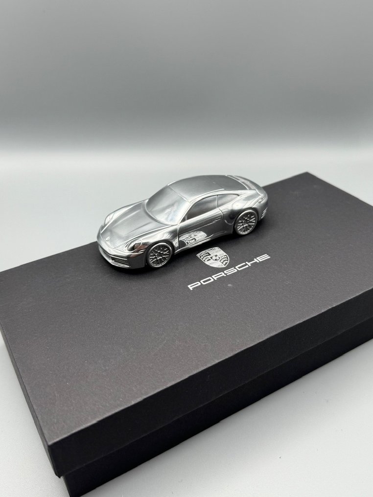 保时捷911 992 Carrera 纸镇 - Porsche #1.0