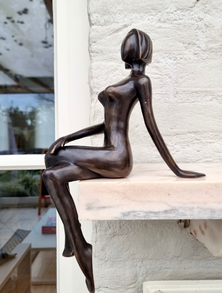 Figuriini - A contemporary female figurine - Pronssi #1.0