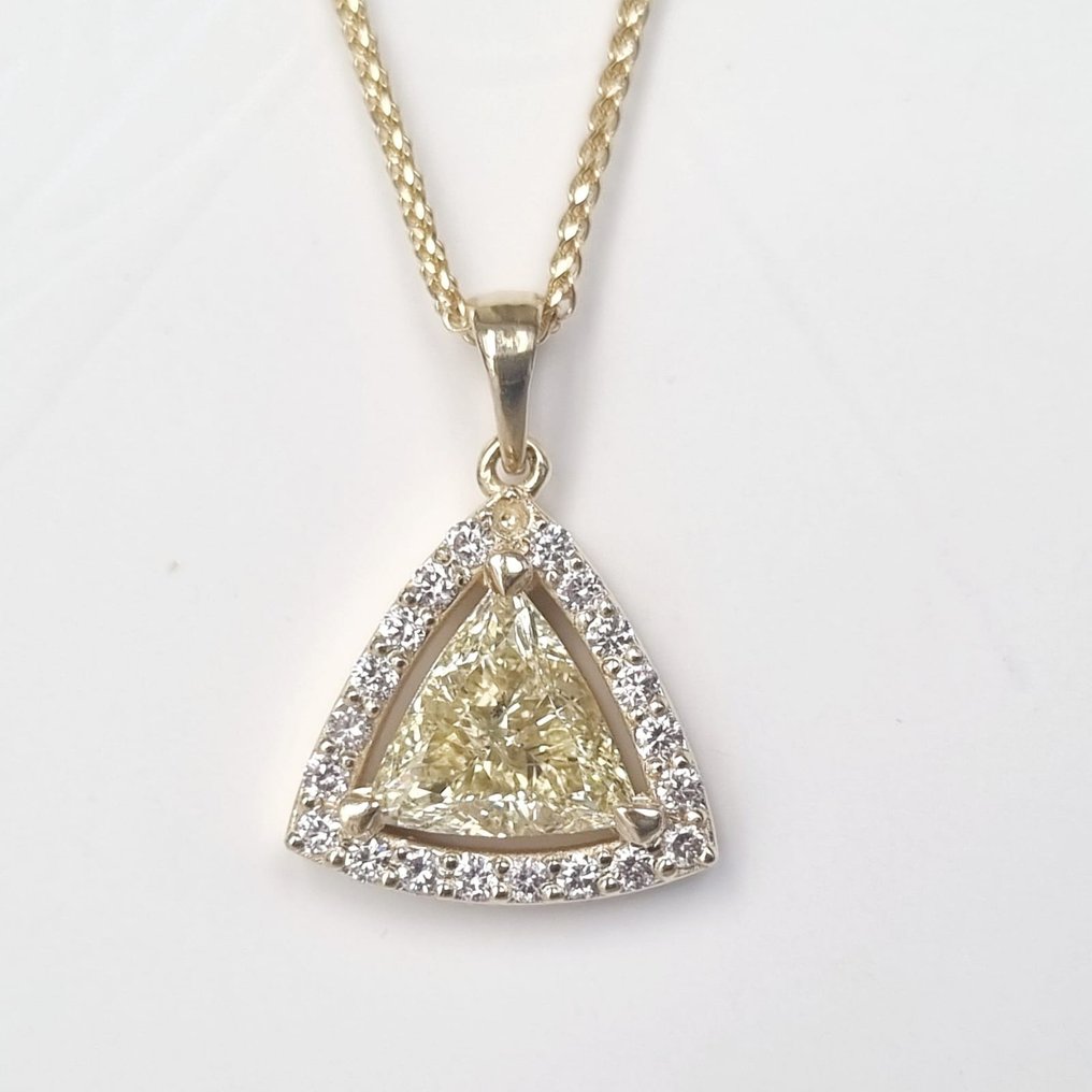Necklace with pendant Yellow gold Diamond  (Natural) - Diamond #1.1