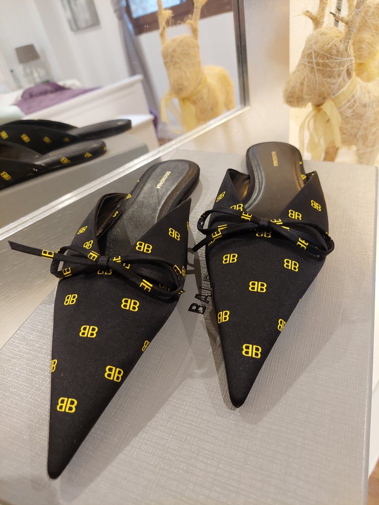 Balenciaga - Flate sandaler - Størrelse: Shoes / EU 36.5 #1.2