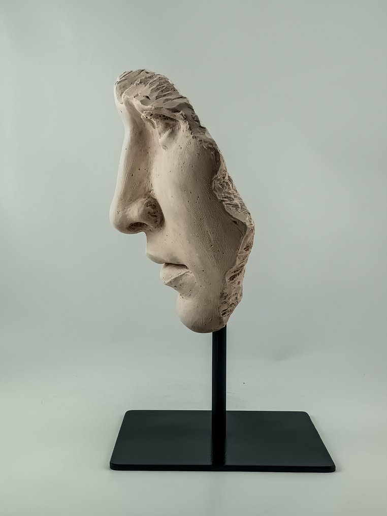 Φιγούρα - Τεμάχιο κλασικού ελληνικού προσώπου, κατασκευασμένο από γύψο, σκαλιστήλα και σκόνη μαρμάρου. #3.2