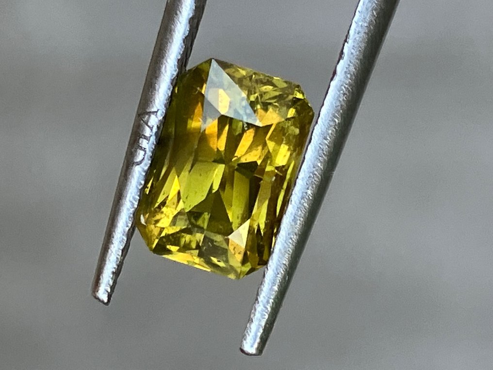 1 pcs  绿色, 黄色  - 1.91 ct - 美国宝石研究院（GIA） #1.1