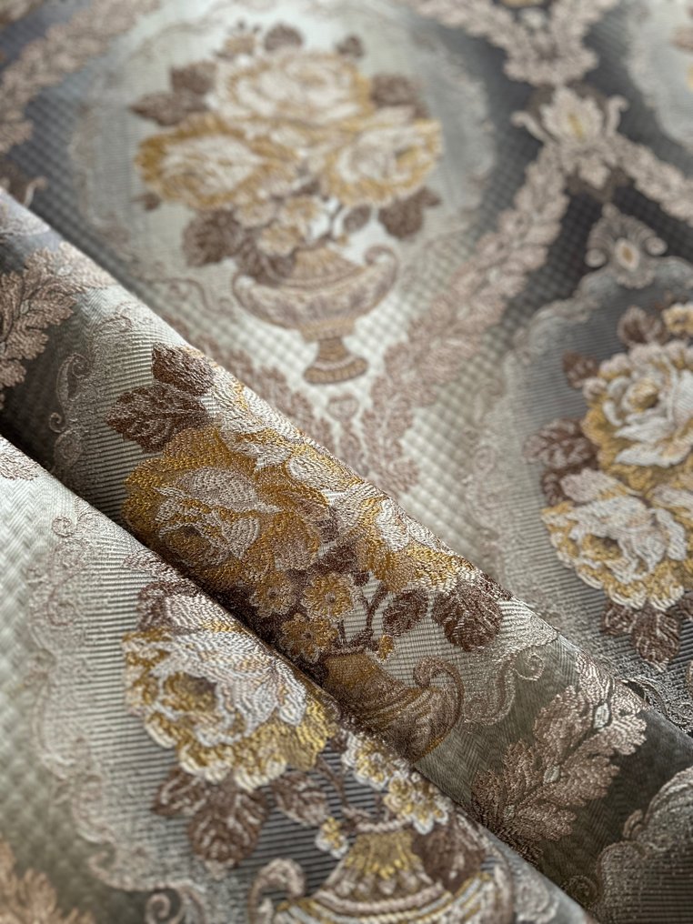 Διακοσμητικό με μενταγιόν από χρυσό Βενετίας, με μοτίβο από damask ύφασμα. - Ύφασμα - 3 m - 1.43 m #4.3