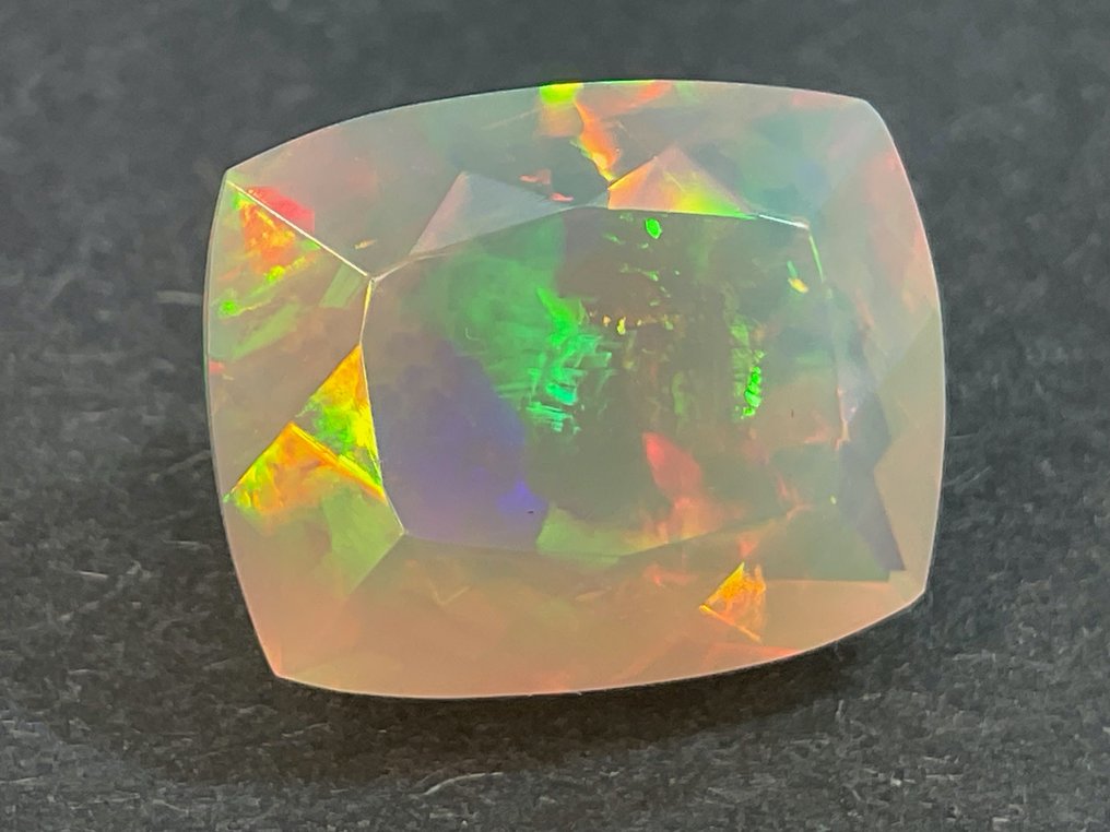 Grau Opal - 3.69 ct #1.1