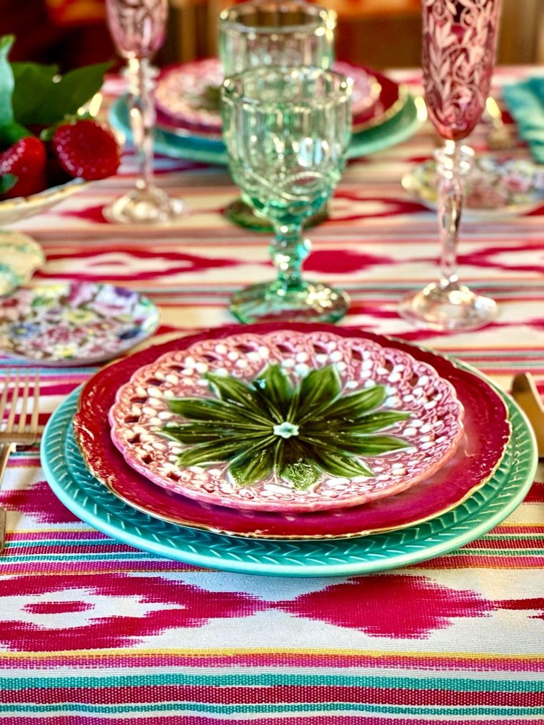 紫红色调伊卡特印花桌布，适用于宽大桌面。尺寸：270 x 180。 - 桌布  - 270 cm - 180 cm #1.0