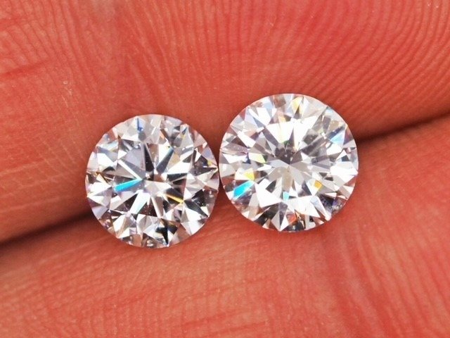 2 pcs Diamante  (Natural)  - 2.02 ct - Redondo - D (incolor), E - VS2 - Gemological Institute of America (GIA) #2.2
