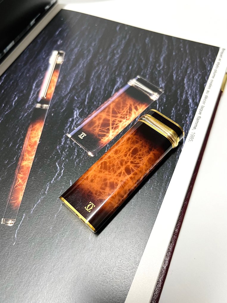 Cartier - Must de Cartier - Trinity Oval flame lacquer - Mechero - Bañado en oro, Laca #1.1