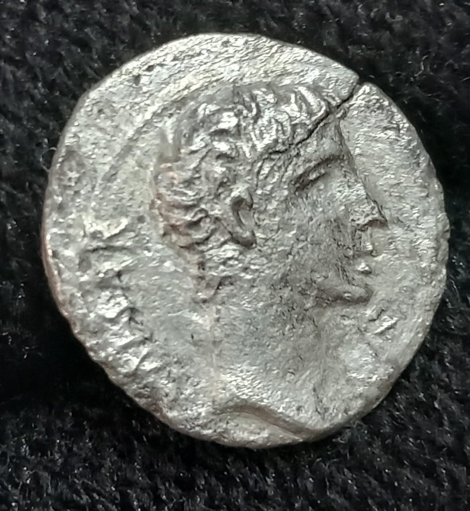 Imperio romano. Augusto (27 a. e. c. - 14 e. c.). Denarius ceca incierta en Asia Menor (¿Samos?) #1.1