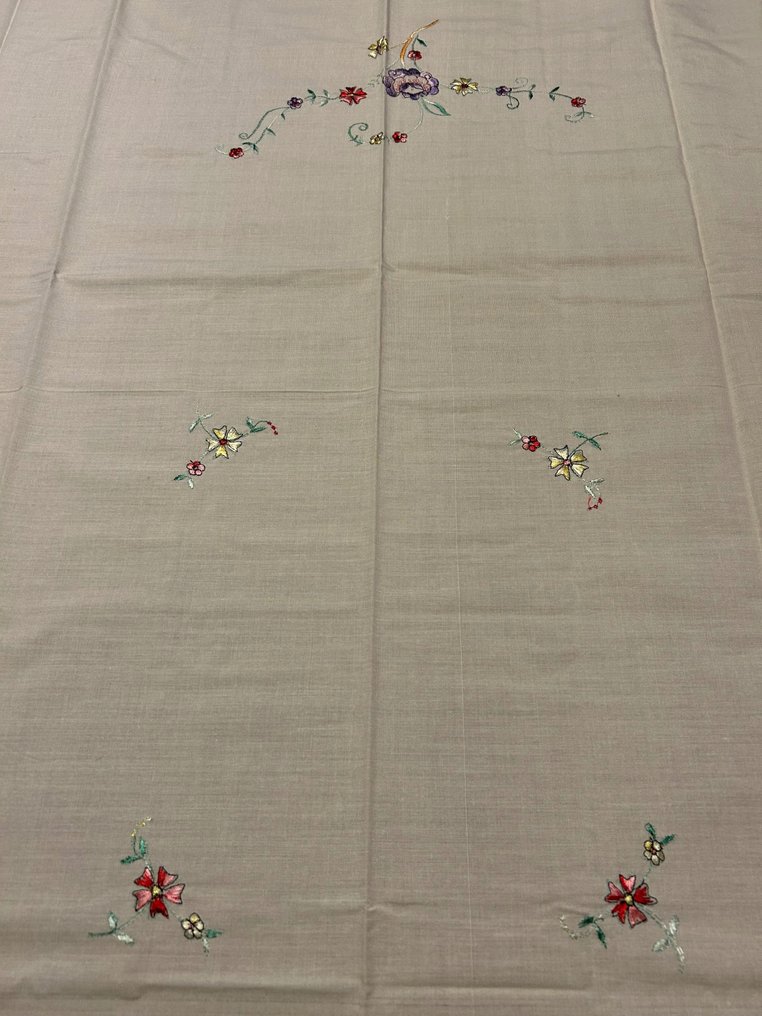 Pure Linen - Flower Embroidered Tablecloth - Tablecloth  - 140 cm - 140 cm #2.1