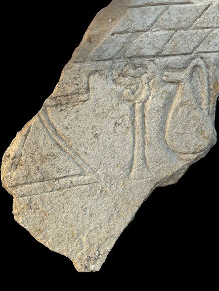 Feniciska/puniska Kartago kalksten Stele fragment med Tanit symbol. Spansk exportlicens. - 22.5 cm #1.2