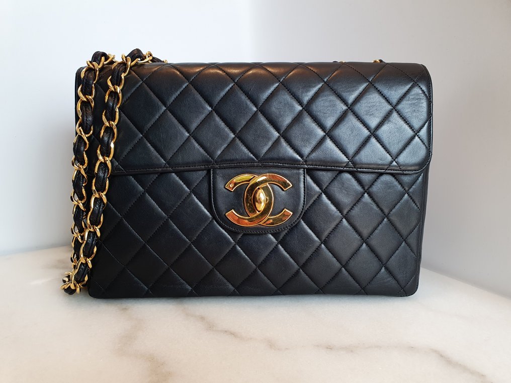 Chanel - Chanel Timeless Jumbo single flap handbag in black quilted lambskin, GHW - Geantă de umăr #1.1
