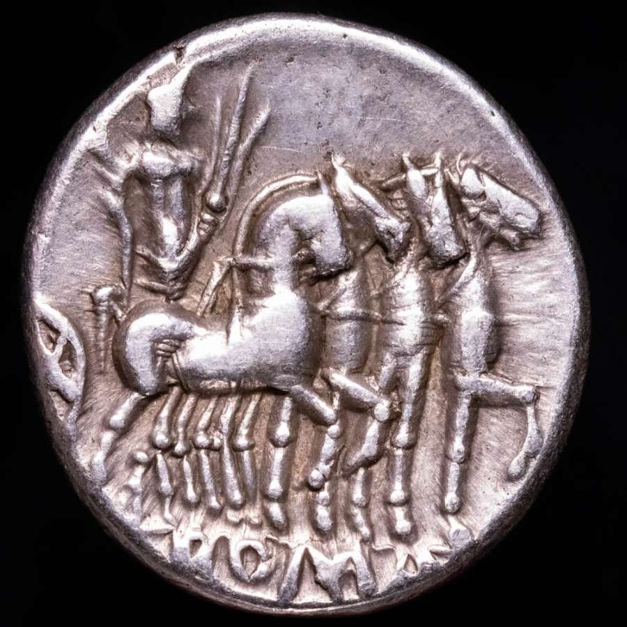 République romaine. M. Vargunteius, 130 av. J.-C.. Denarius Rome, 130 B.C. Jupiter in quadriga right, holding thunderbolt and branch. ROMA below.  (Sans Prix de Réserve) #1.2