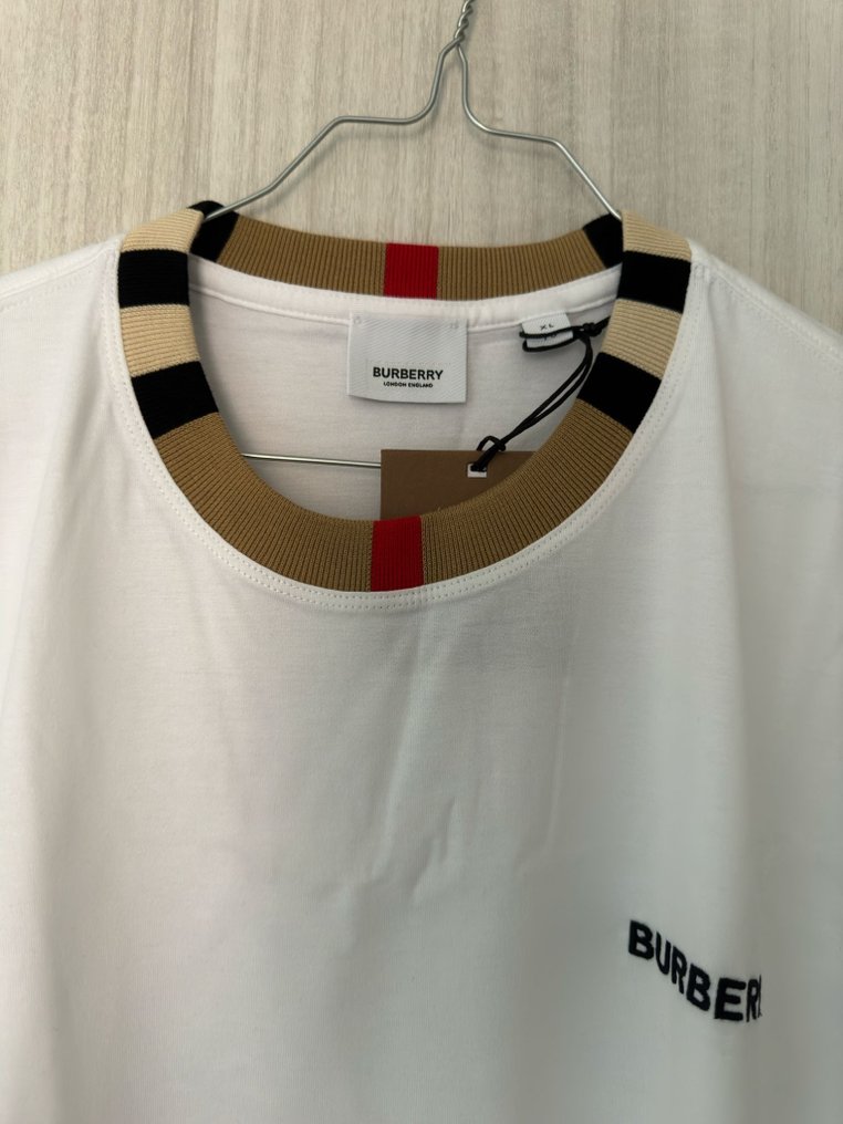 Burberry - T-shirt #2.1