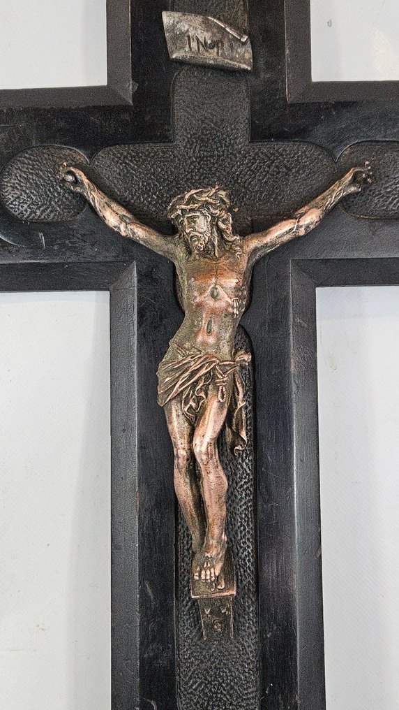  Crucifix - Lemn, Zamac patinat. Oală de binecuvântare din cositor. - 1850-1900  #1.2