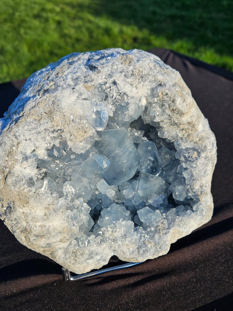 celestine Geode - Hoogte: 20 cm - Breedte: 18 cm- 7.4 kg #1.2