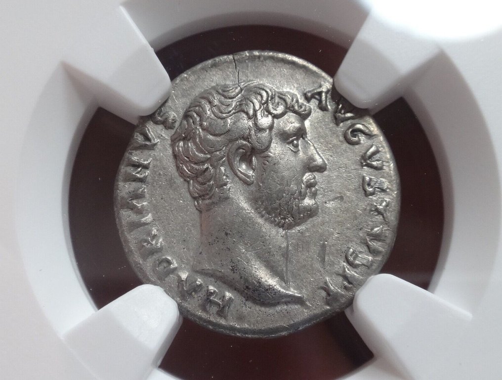 Empire romain. NGC Ch VF 5/5 - 3/5 Fine Style Hadrian, AD 117-138  Very Rare!. Denarius #1.1