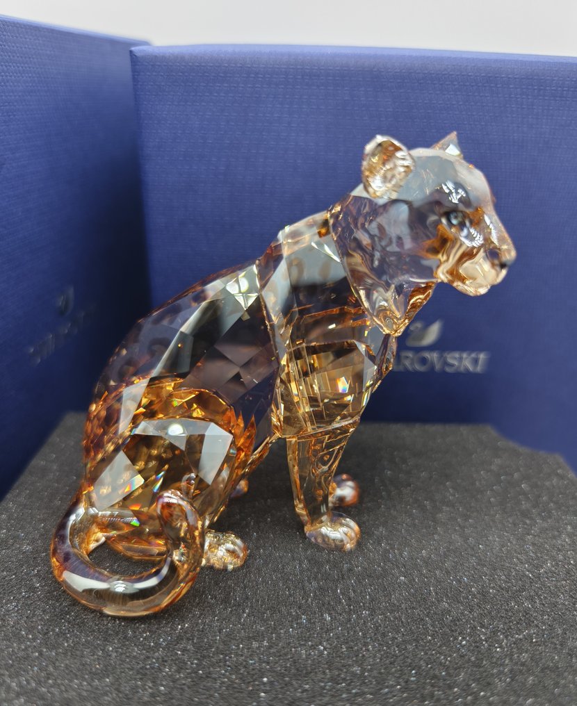 Figurka - Swarovski - SCS - Annual Edition 2019 - Amur Leopard Sofia - 5428541 - Box & Certificate - Kryształ #1.0