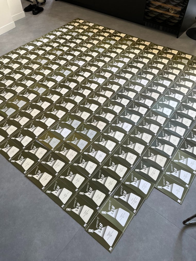 Leitz PRADO met een immense verzameling van 200 diarolletjes inclusief documentatie Slide projector #2.1