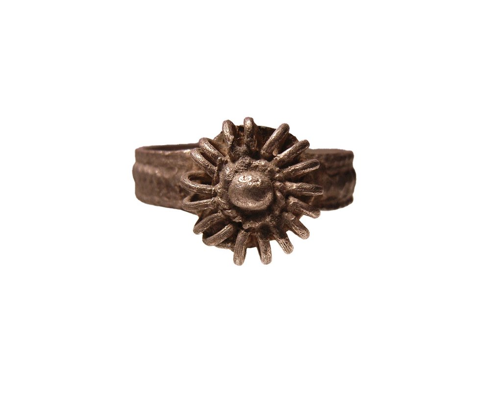 古罗马 罗马手指戒指由银制成，带花朵螺旋装饰古董施虐者珠宝 VZ 戒指 #2.1