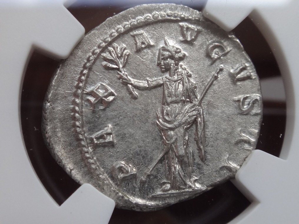 Império Romano. NGC MS 5/5- 4/5 Maximinus I, 235-238. Denarius #3.1