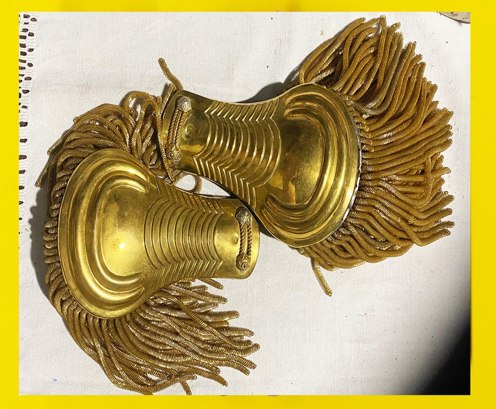 Italien - Militæruniform - metal skulderpuder Gylden sølv herredømme RCA A/B #2.1