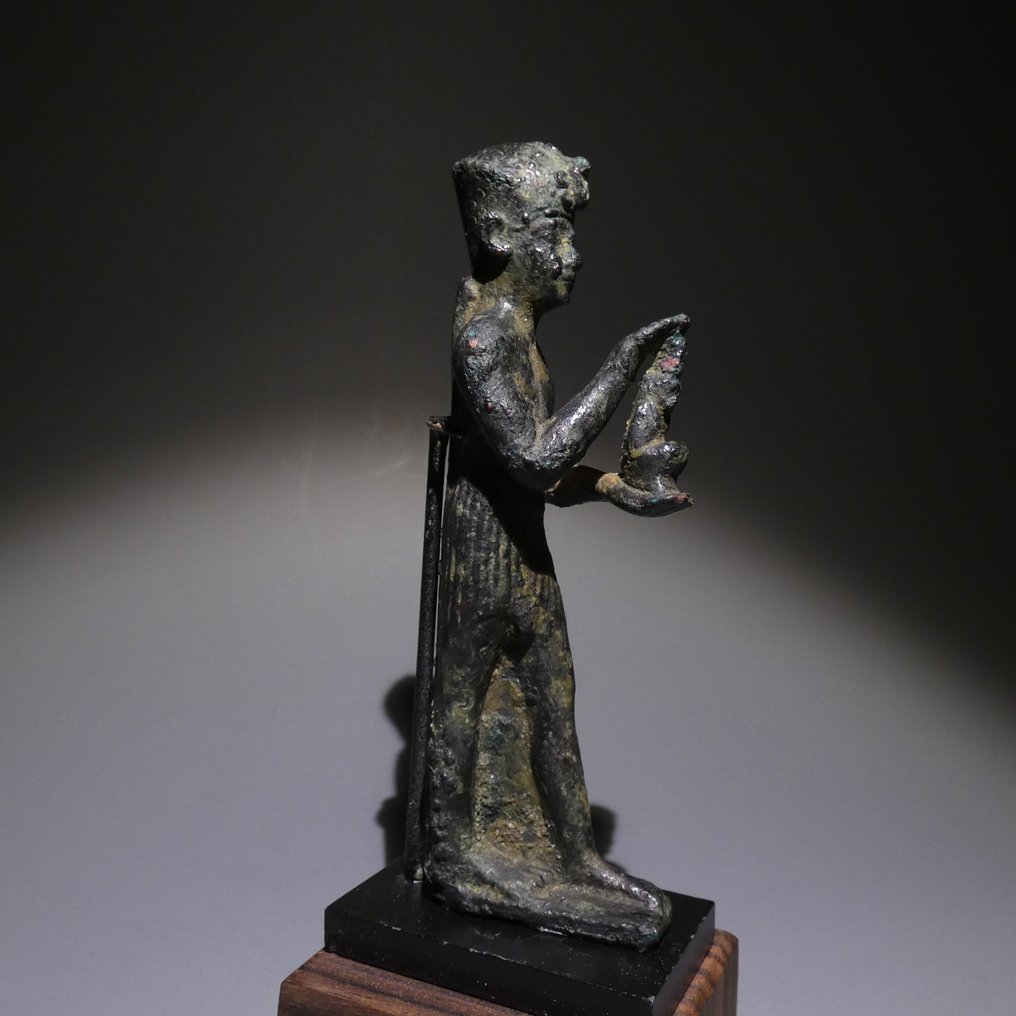Oud-Egyptisch Brons Farao levert een figuurgodin Maat af.  11 cm H. Late periode, 664 - 332 v.Chr - 9 cm #1.2