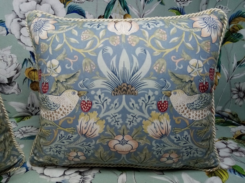 六个枕头套，采用Morris & Co面料，含填充物。 - 垫子 #3.2