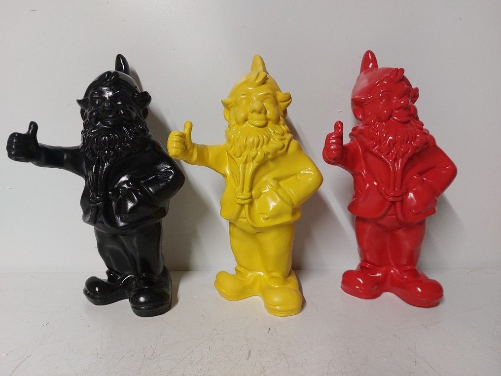 Statue, set of gnomes in the Belgian tricolor - 30 cm - Polyresin #2.1